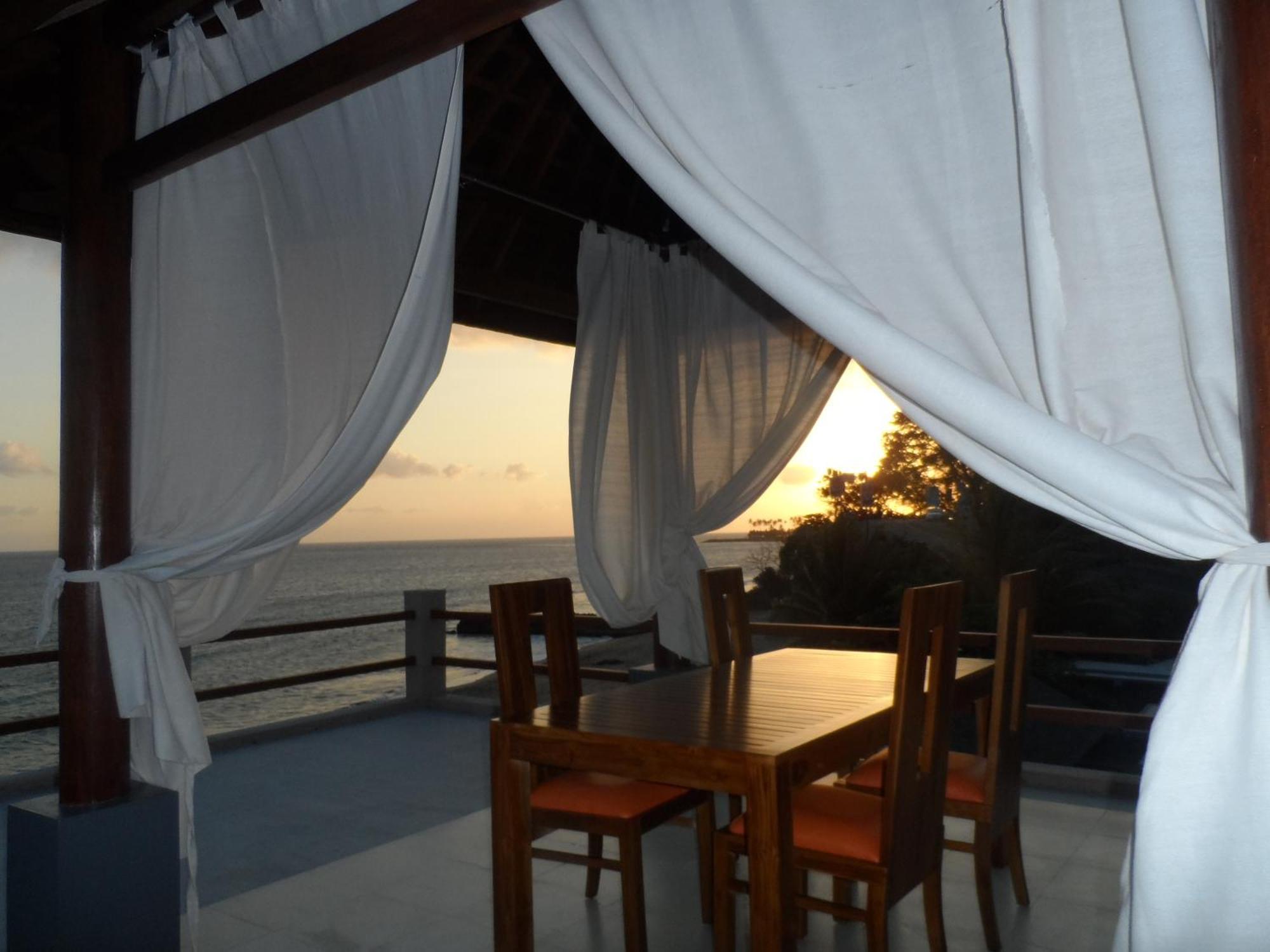Cafe Alberto B And B Senggigi Exterior foto